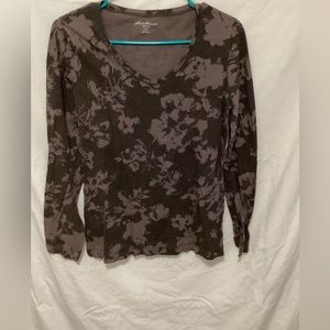 Eddie Bauer small women’s long sleeve Vee neck
